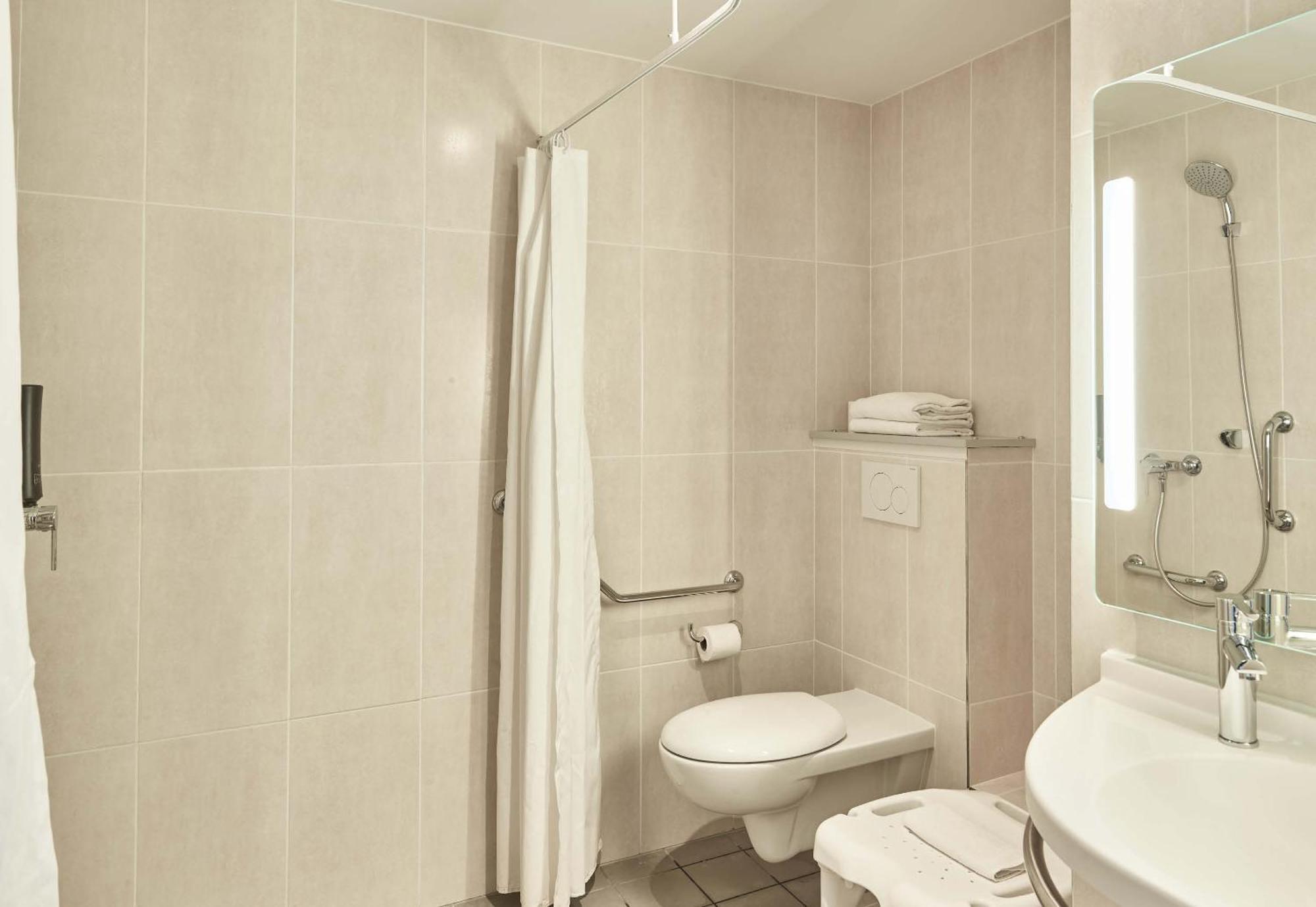 B&B Hotel Massy Gare Tgv Esterno foto